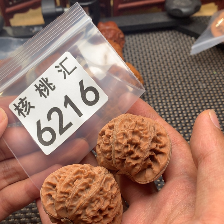 文玩核桃吊坠宫灯