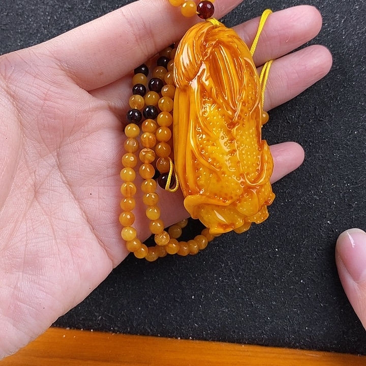 蜜蜡未镶嵌珠宝奇石