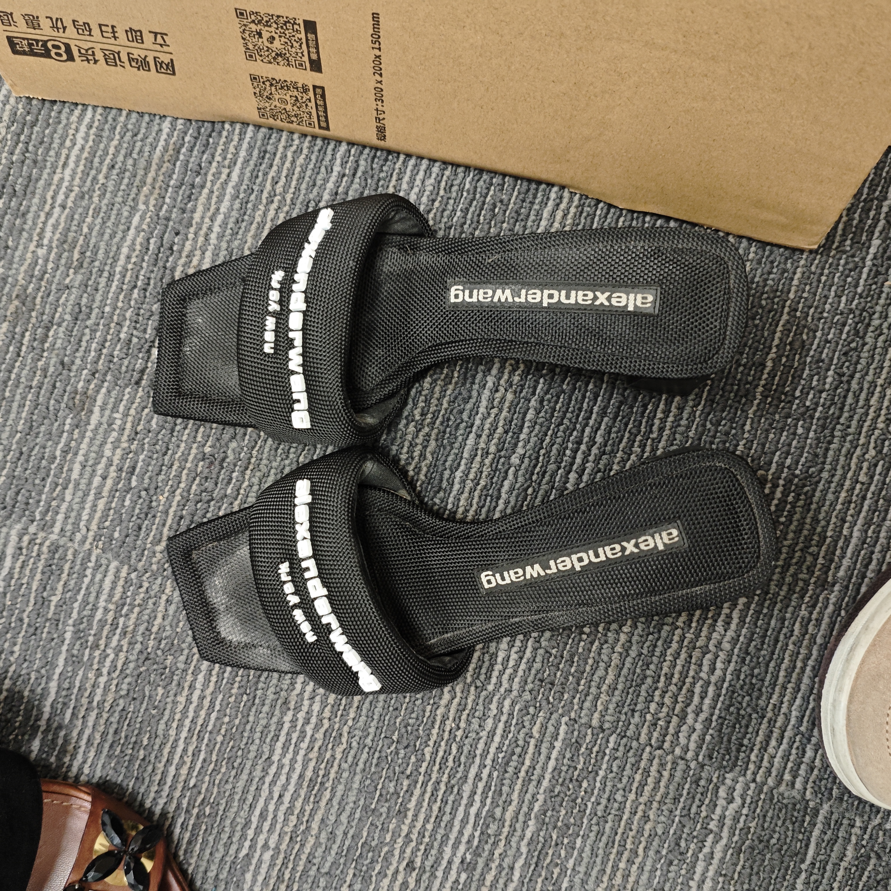 90新  亚历山大王/麦殿/麦昆拖鞋/240913HHJZY03