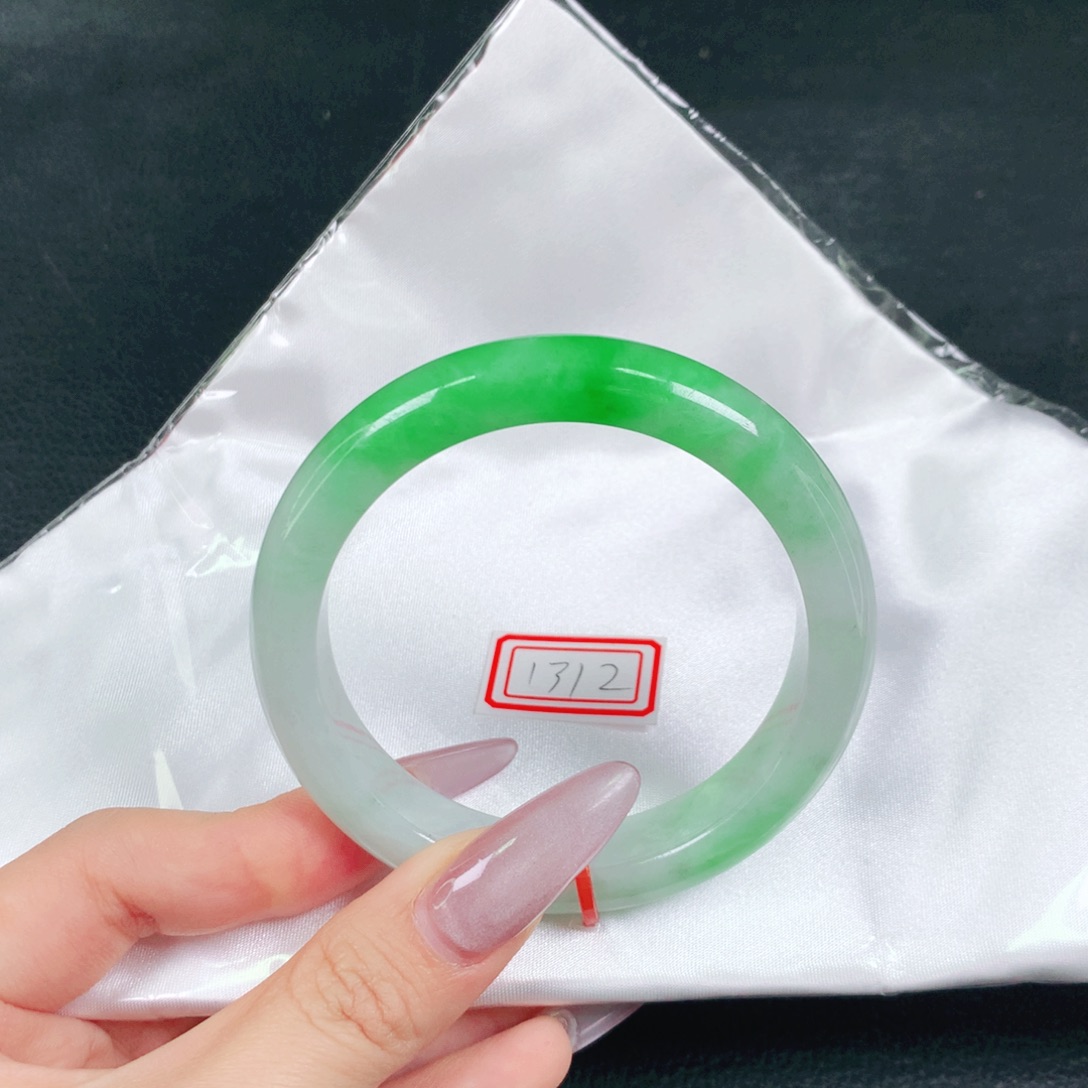 翡翠未镶嵌手镯天然翡翠手镯04