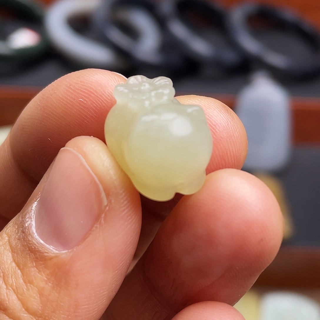 和田玉（糖玉）颈饰未镶嵌