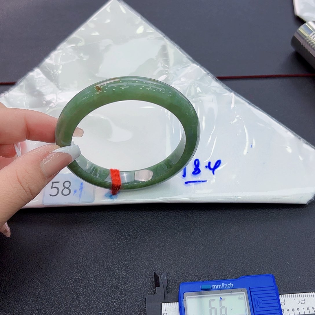 翡翠手镯未镶嵌手镯