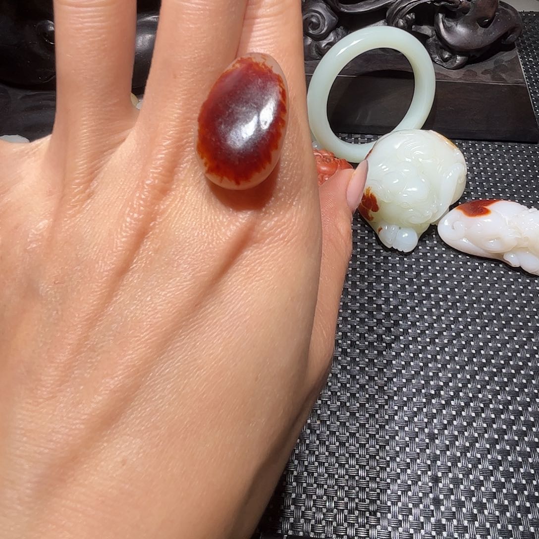 用***4和田玉未镶嵌颈饰