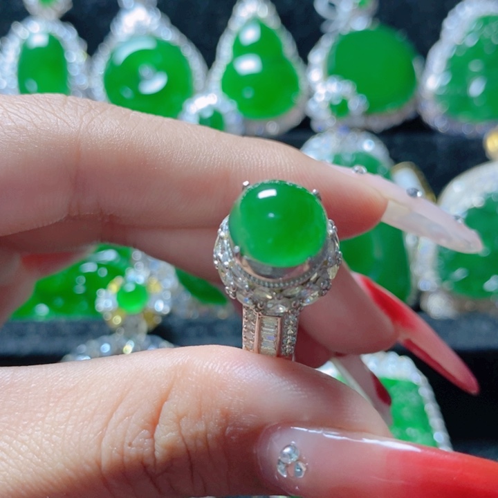 翡翠颈饰未镶嵌1885308。