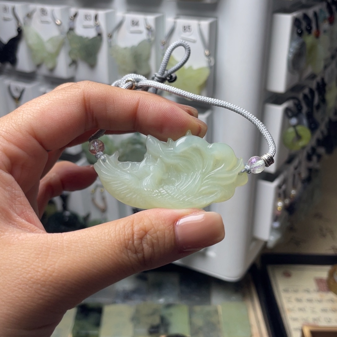岫玉颈饰未镶嵌凤凰