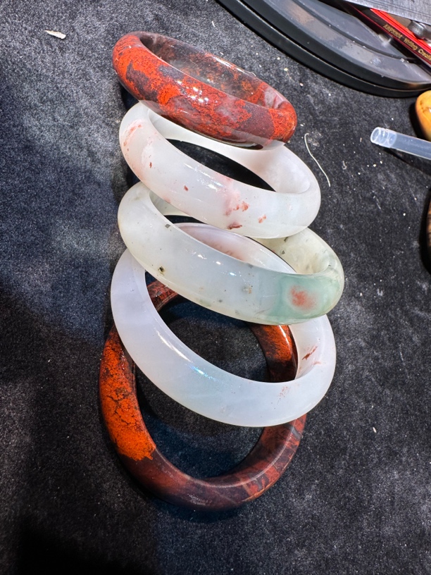 桂林鸡血石手玩件Ak49