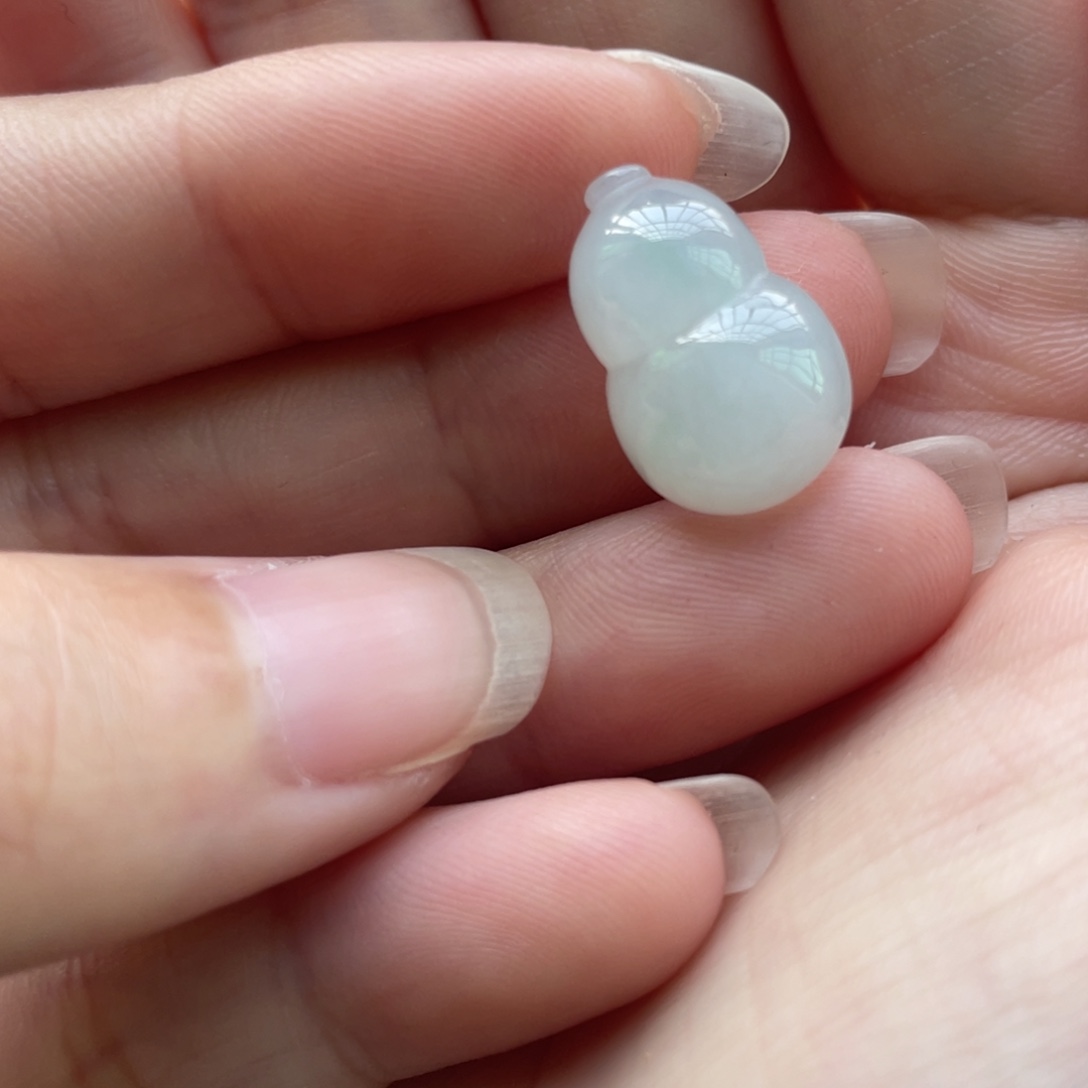 翡翠未镶嵌颈饰葫芦