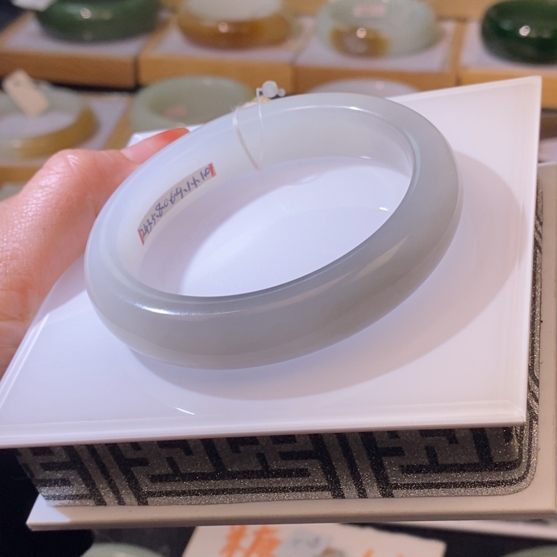 和田玉手镯未镶嵌5556