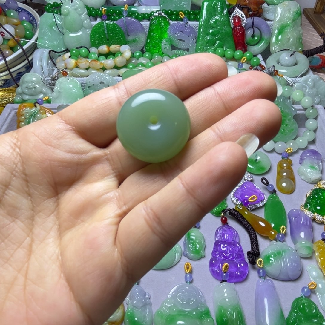 翡翠未镶嵌颈饰吊坠