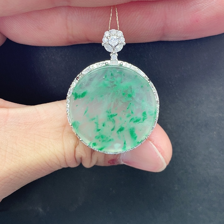 石英质玉未镶嵌颈饰