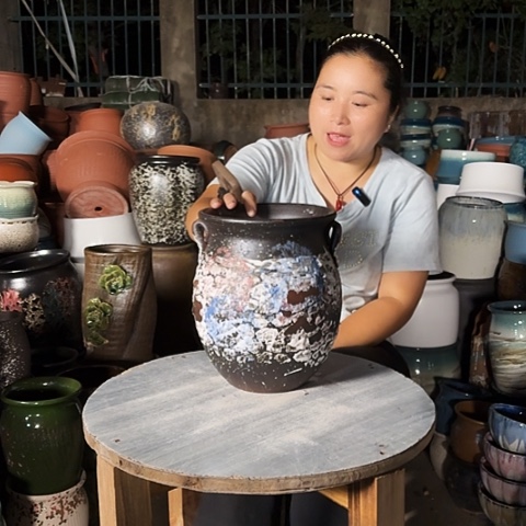 口19高24瑕疵一个盆子。 