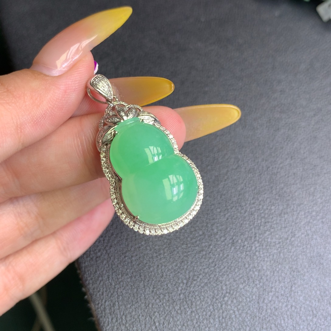 翡翠18K金镶嵌颈饰天然