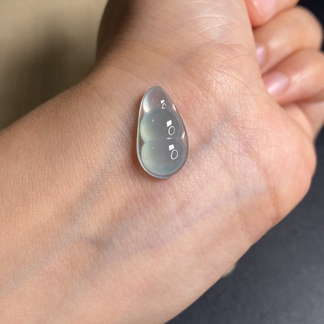 翡翠未镶嵌颈饰豆子