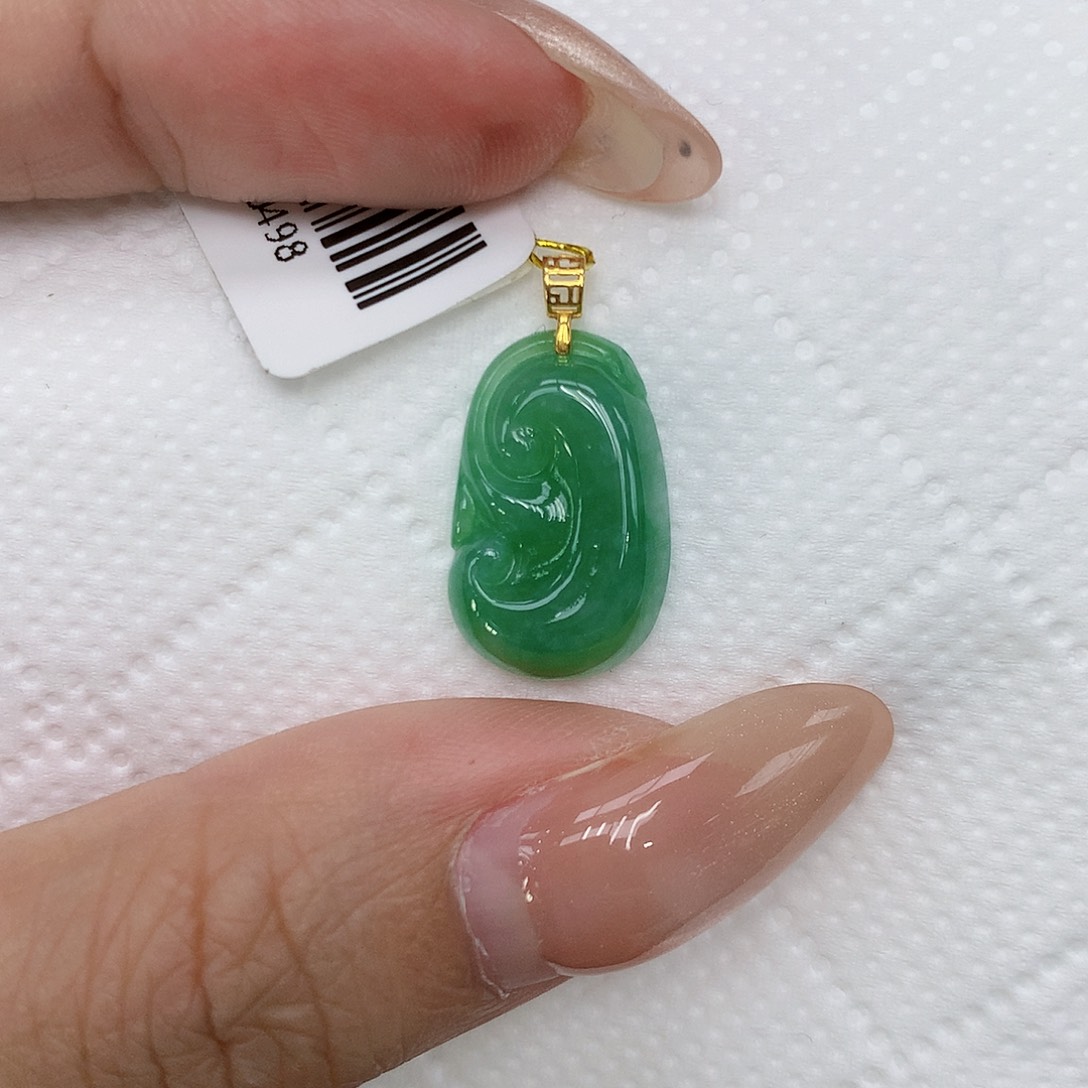 颈饰18K金镶嵌翡翠