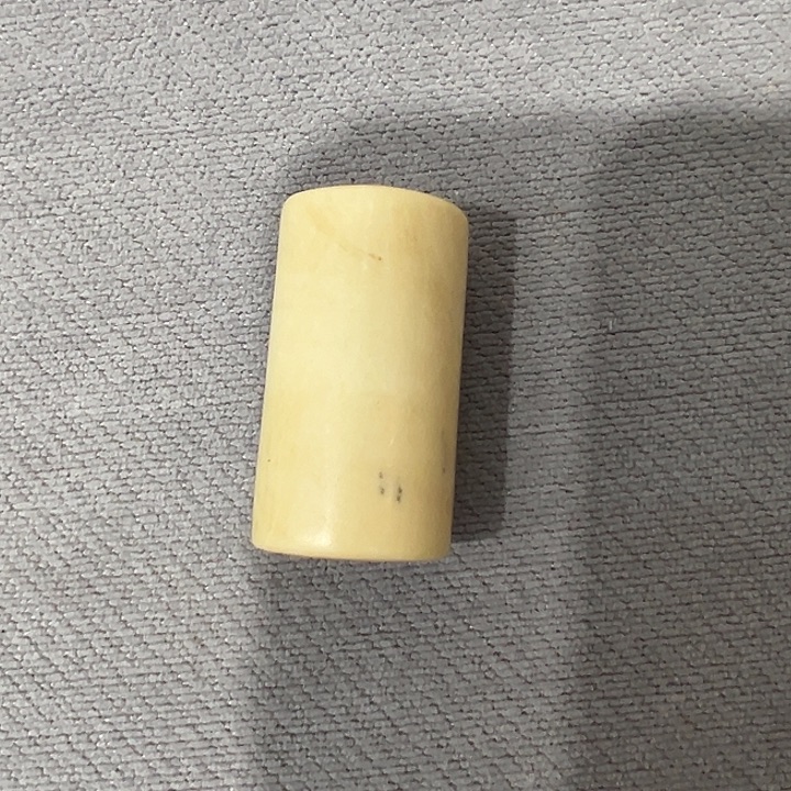 透闪石质玉未镶嵌颈饰珠子