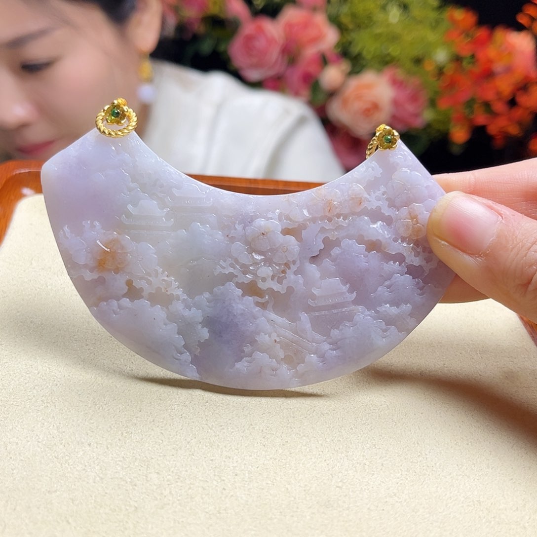 翡翠颈饰未镶嵌山水弯弯