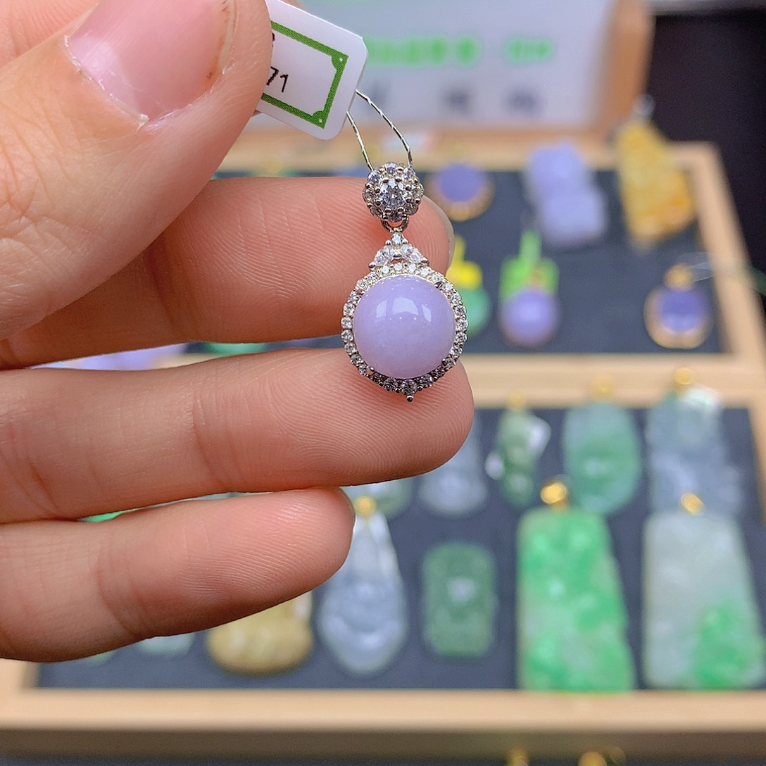 翡翠颈饰未镶嵌翡翠