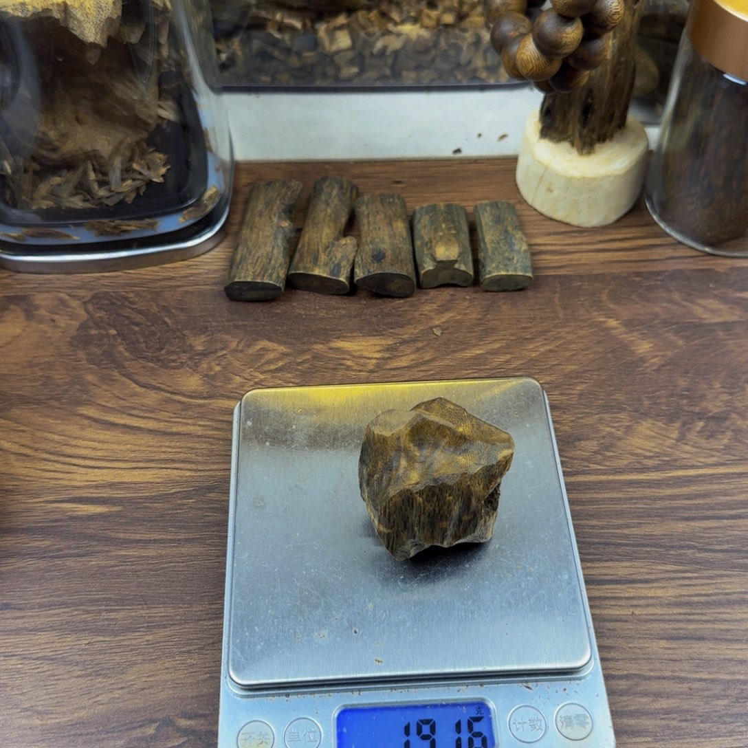 夜***舟沉香沉香碎屑乌身老料19克