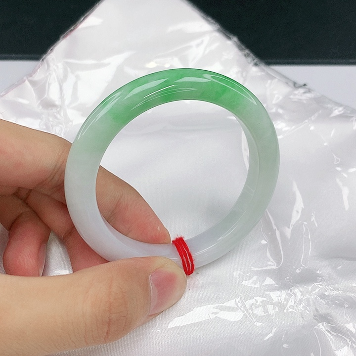 翡翠未镶嵌手镯圈52。19074