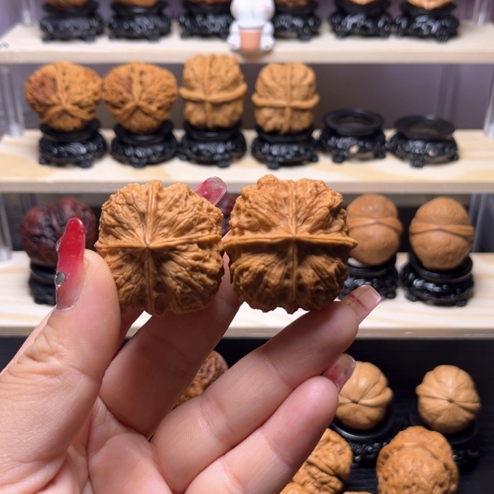 文玩核桃吊坠18w金蟒四棱37尺