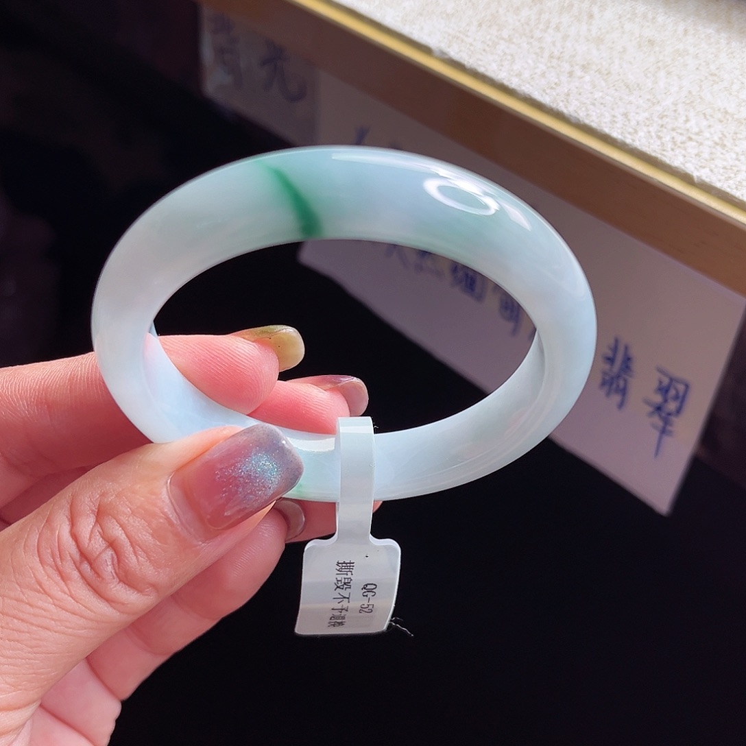 翡翠手镯未镶嵌手镯