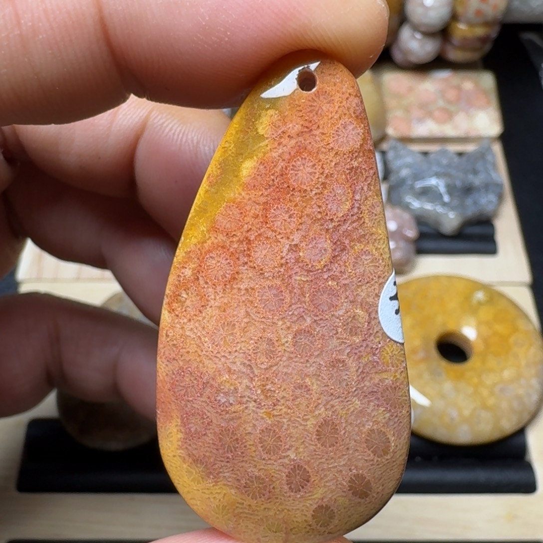 未镶嵌纯天然色有机玉石保真色硅化玉