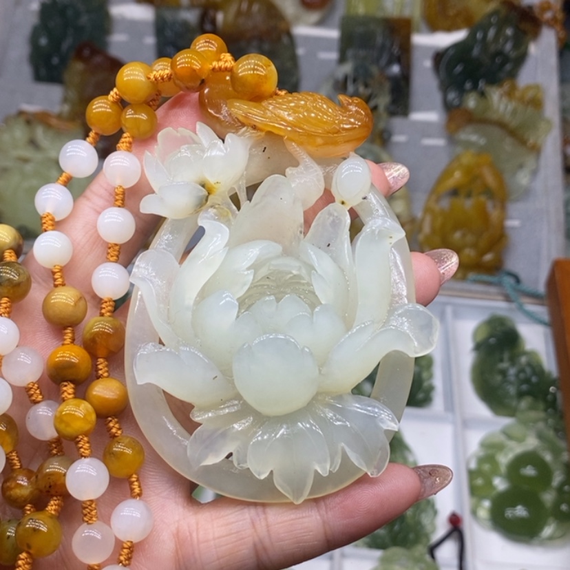 【闪购商品】蛇纹石玉颈饰未镶嵌百****，