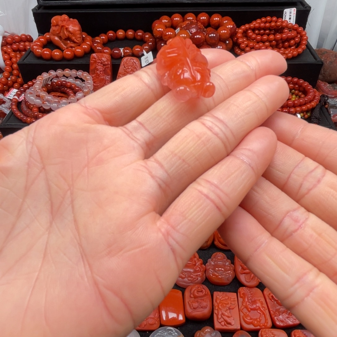 南红玛瑙未镶嵌冰红鱼通孔