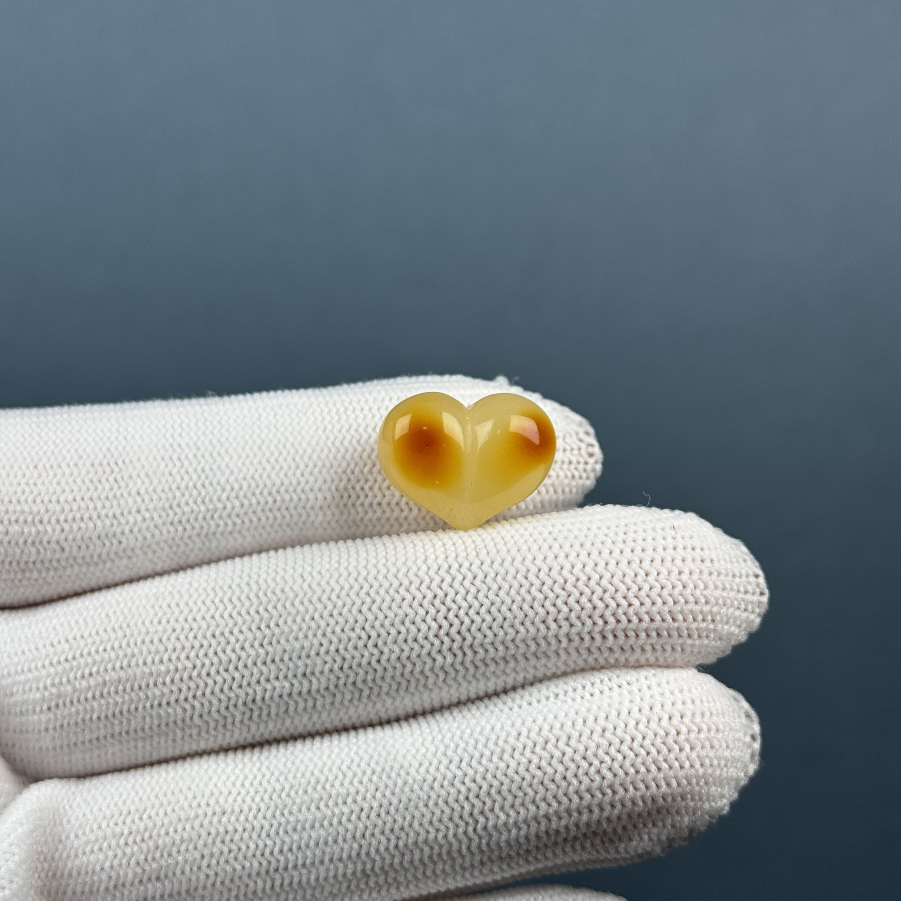 F4508天然原矿蜜蜡 屁桃爱心 17.2*13.2*9mm支持复检假一罚十