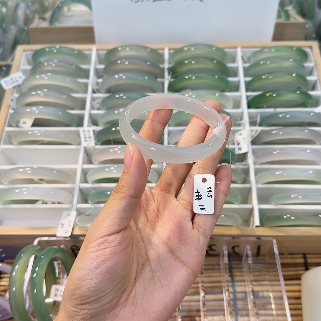 玛瑙/玉髓未镶嵌手镯圈口54.5