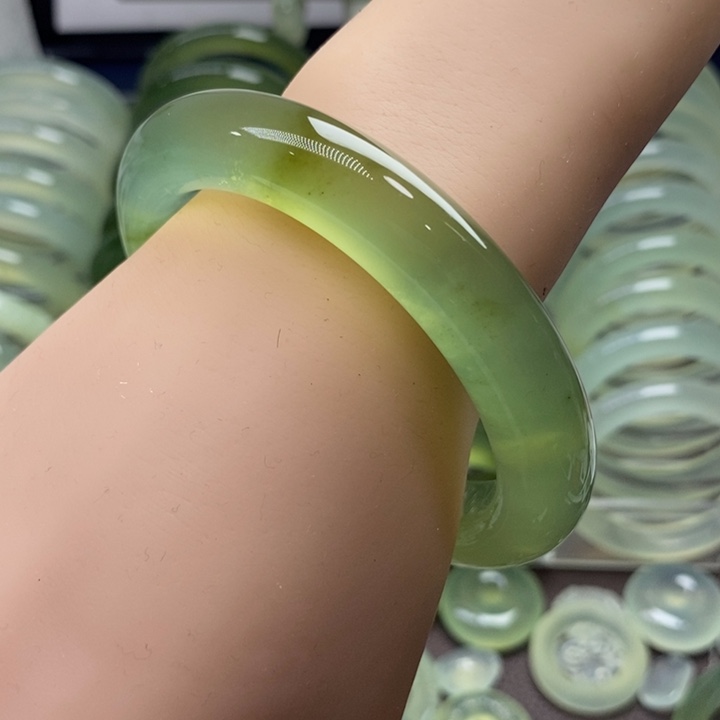 蛇纹石玉手镯未镶嵌?****?