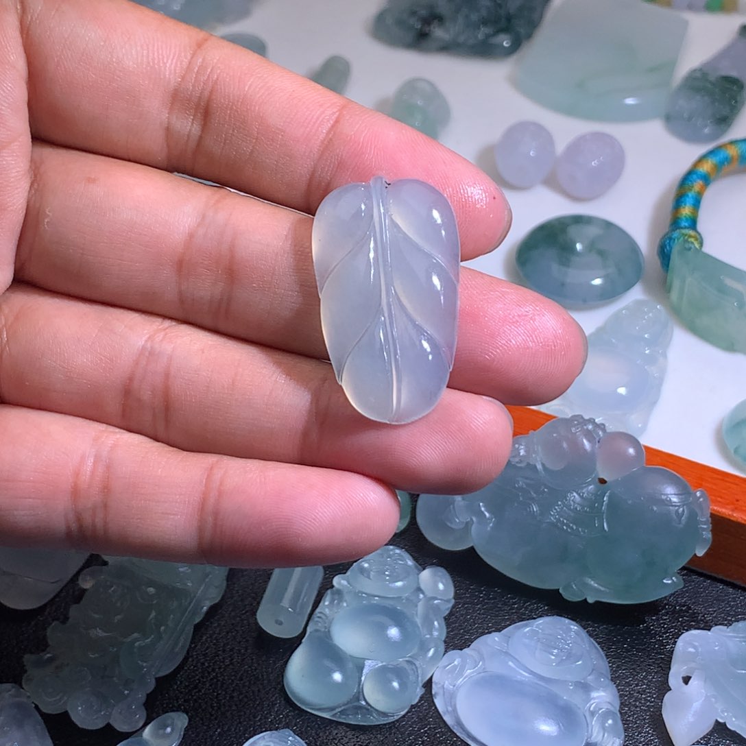 翡翠未镶嵌颈饰叶子