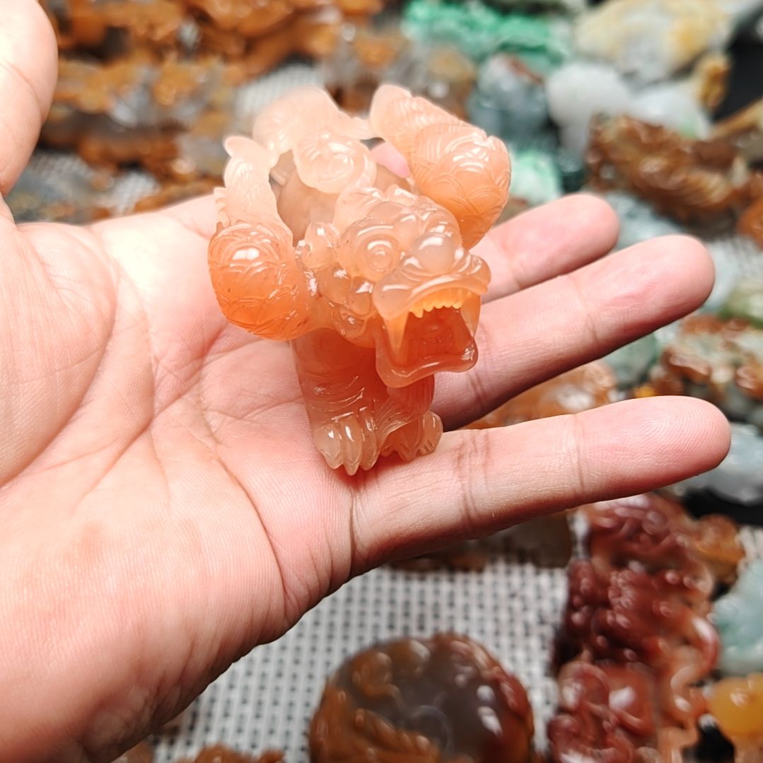 未镶嵌石英质玉（黄龙玉）颈饰