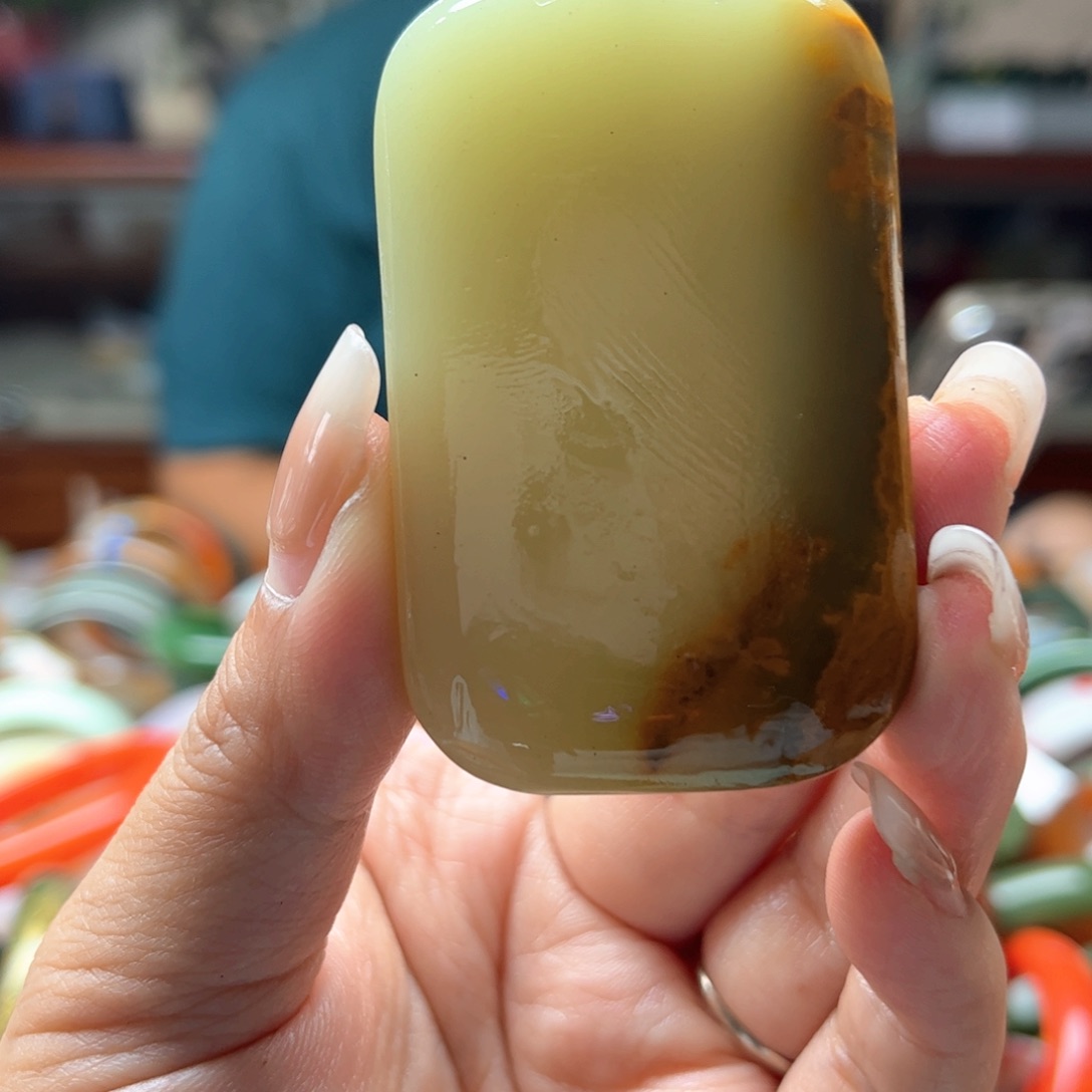 未镶嵌蛇纹石玉颈饰