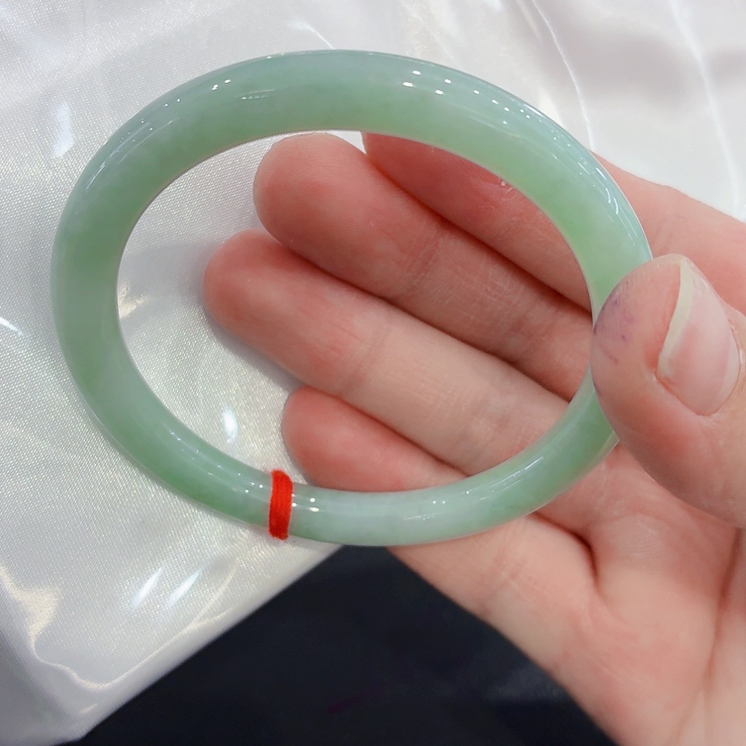 柒****翡翠未镶嵌手镯翡翠56-58圈口