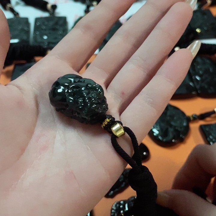 翡翠颈饰未镶嵌?****?翡翠吊坠