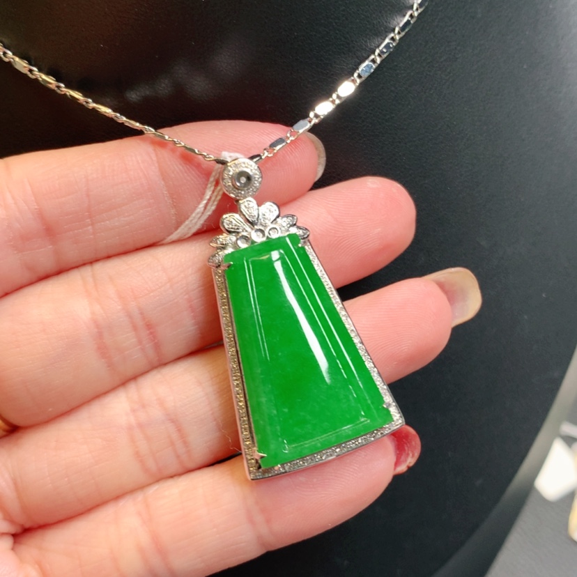 【闪购商品】翡翠吊坠(赠链)18K金镶嵌