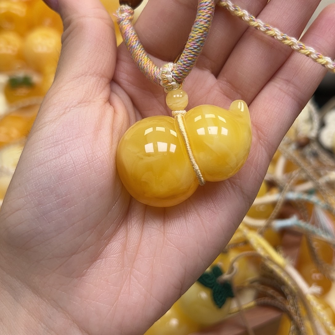 琥珀未镶嵌颈饰蜜蜡