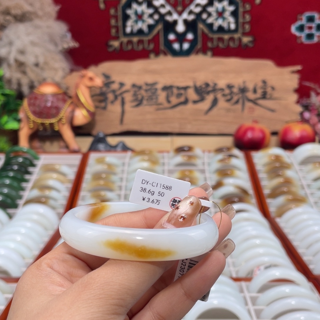 未镶嵌手镯和田玉新疆羊脂白贵妃糖白手镯