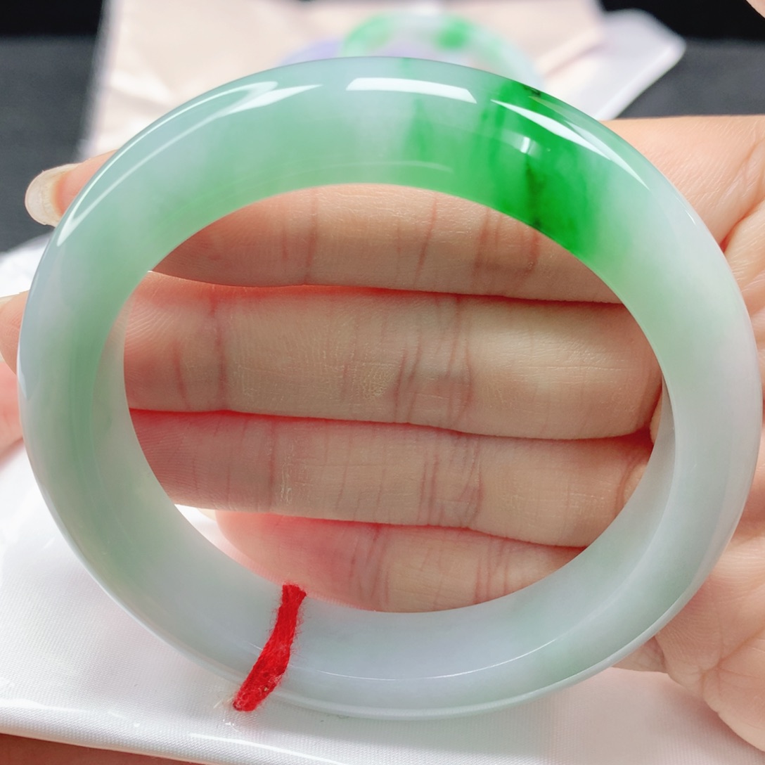 翡翠未镶嵌手镯缅甸57.5冰胶润飘阳绿正圈