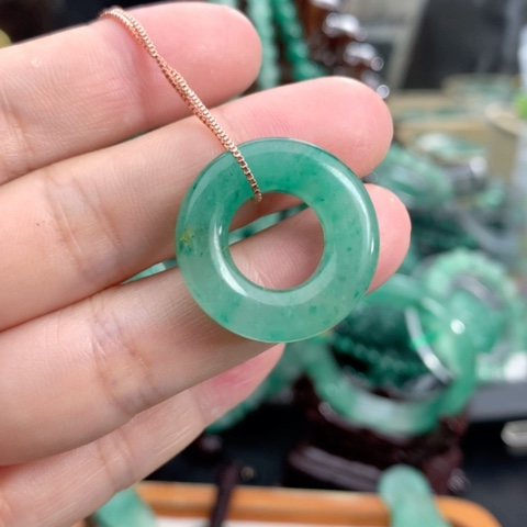 石英质玉颈饰未镶嵌