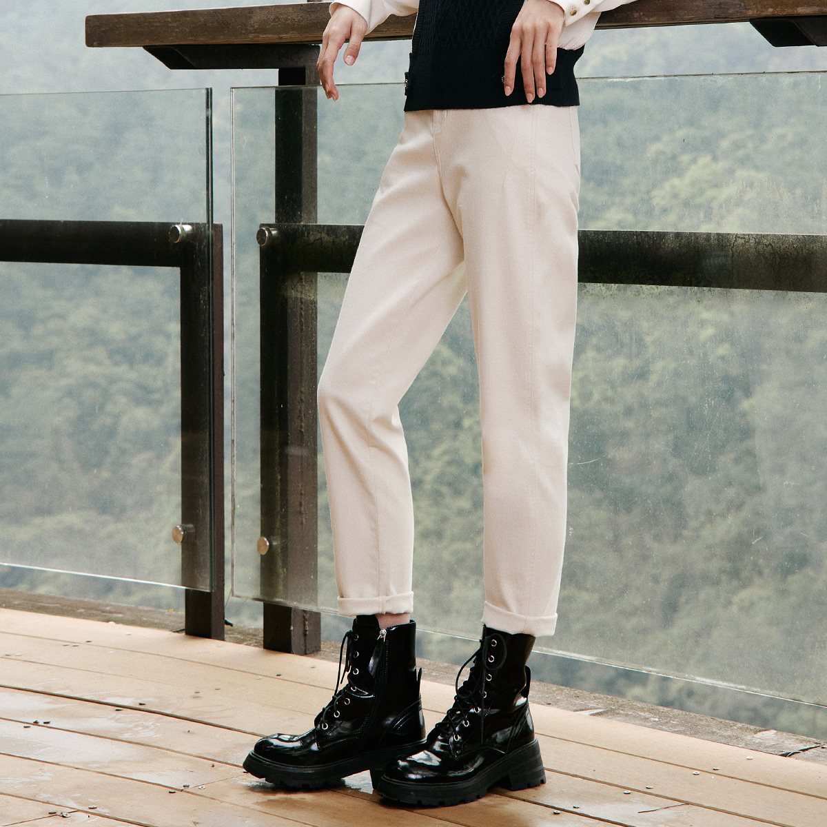 歌蒂诗秋季专柜新款休闲简约宽松显瘦米白色牛仔裤裤子1D32N9507