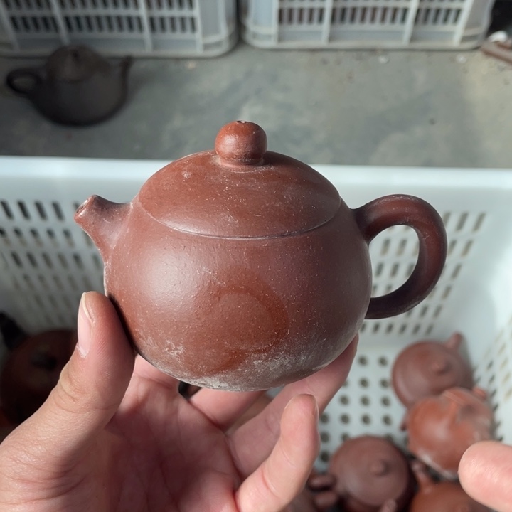 老厂紫砂壶一件。