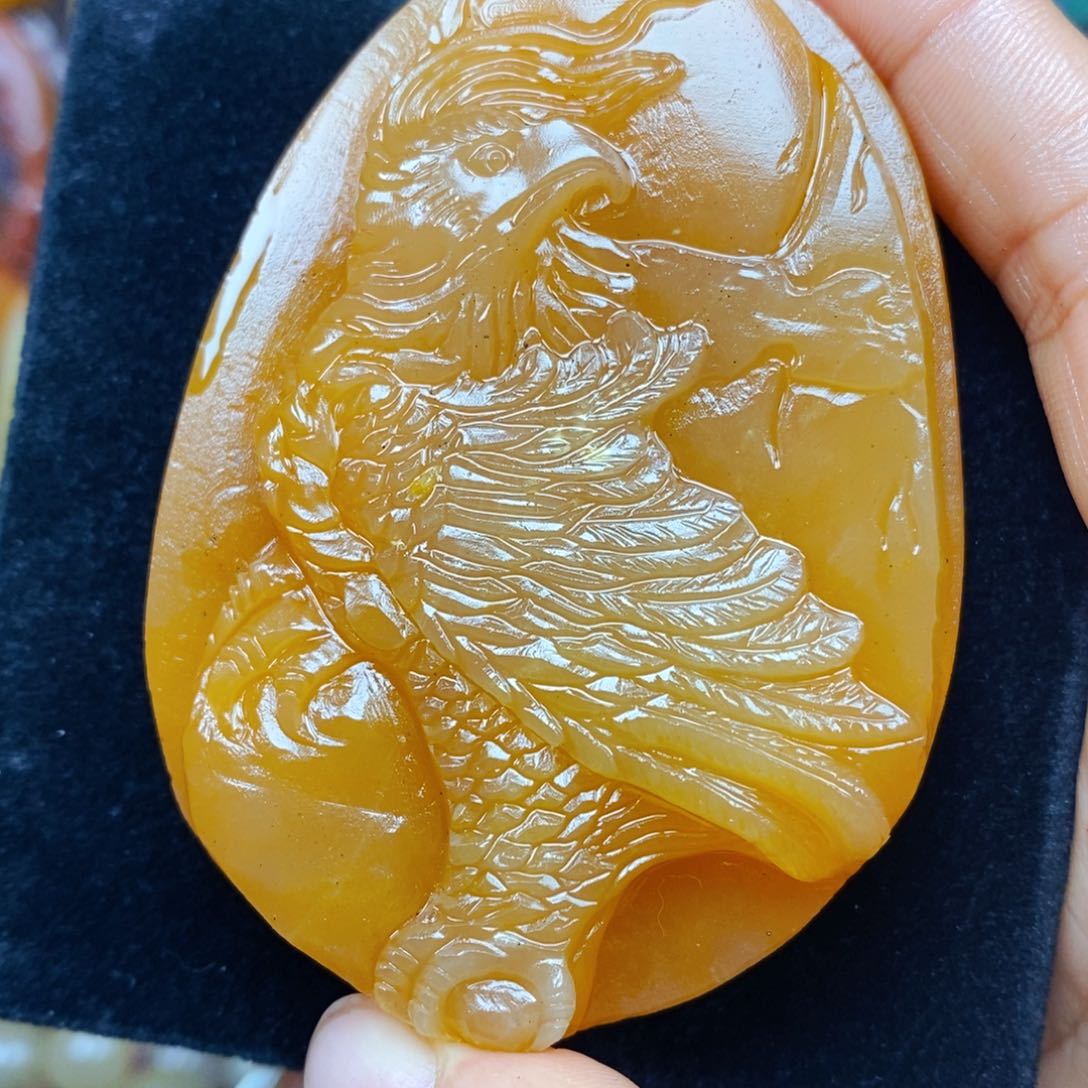 石英质玉（黄龙玉）未镶嵌颈饰