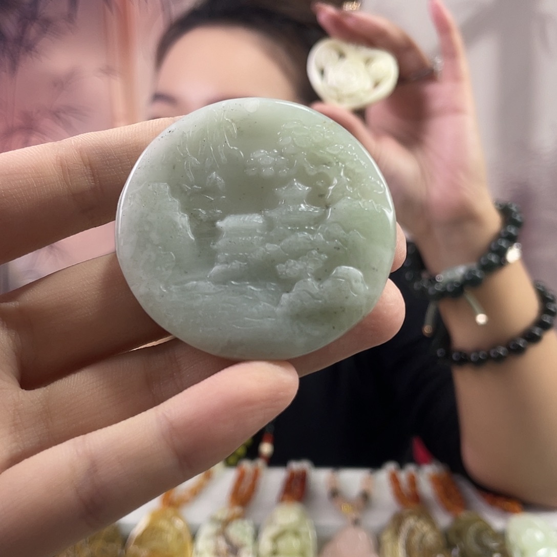 蛇纹石玉未镶嵌颈饰