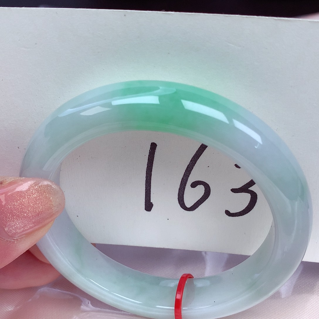 翡翠手镯未镶嵌翡翠