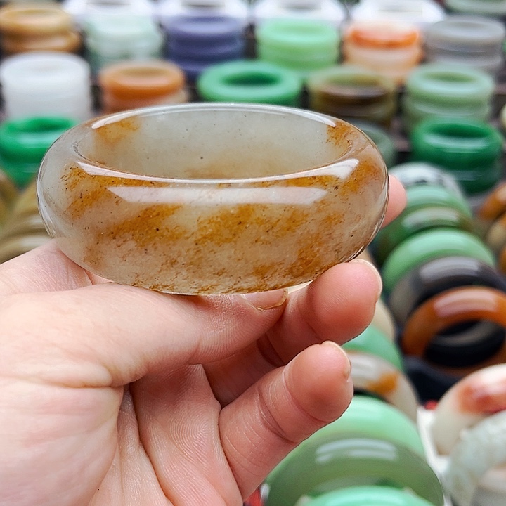 未镶嵌手镯（圆镯）石英质玉