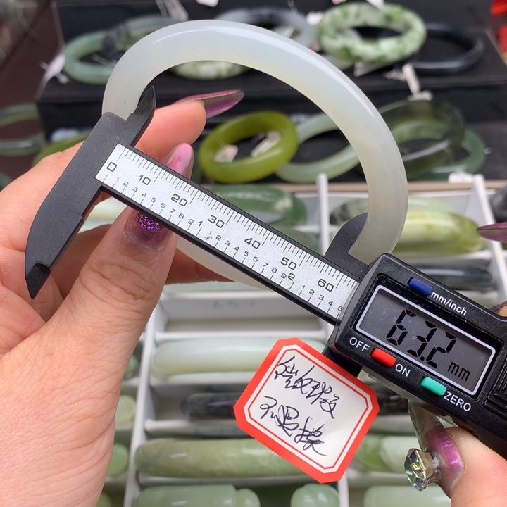 蛇纹石玉手镯未镶嵌657