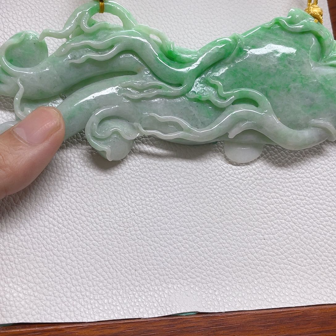 翡翠未镶嵌颈饰吊坠