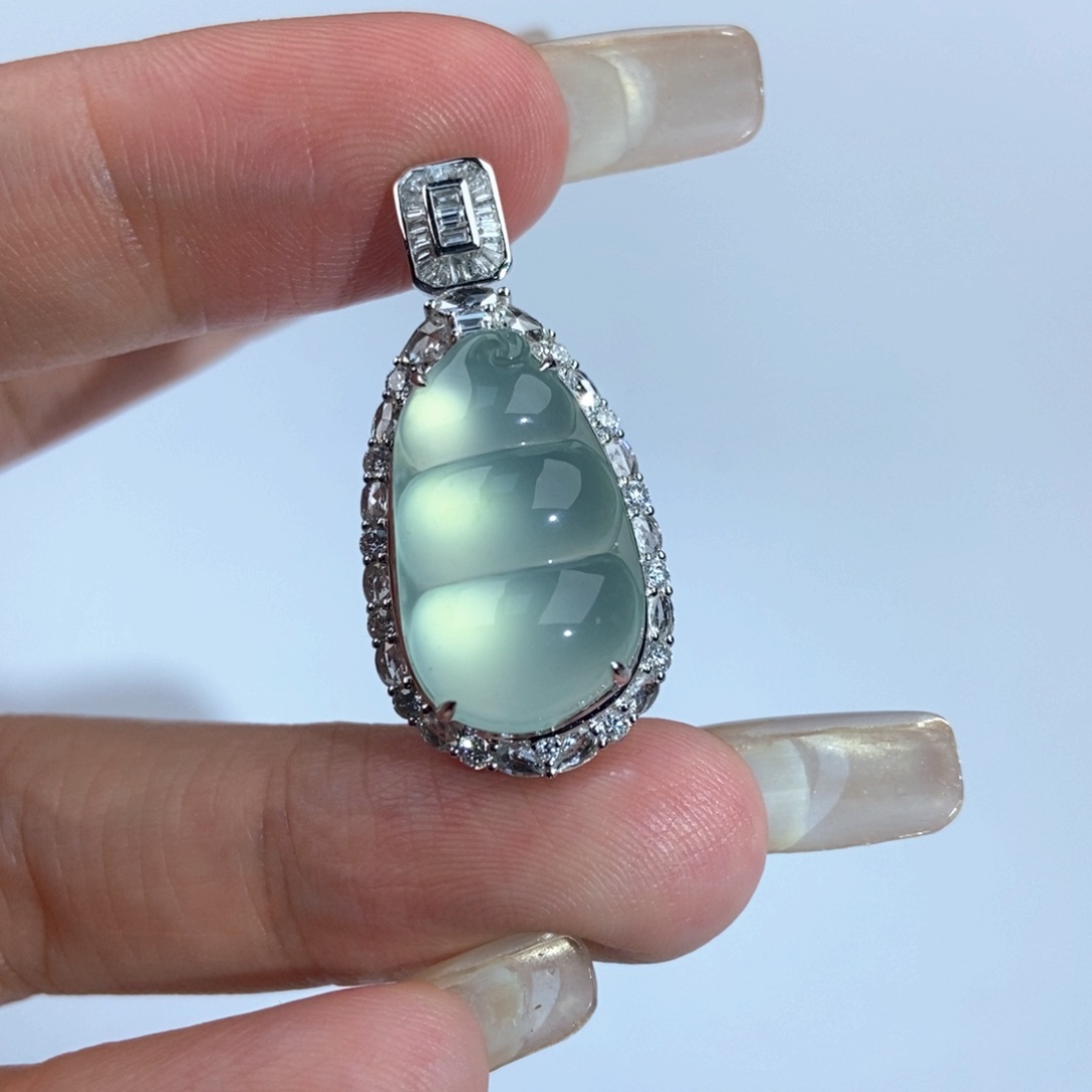 翡翠颈饰未镶嵌翡翠肥豆